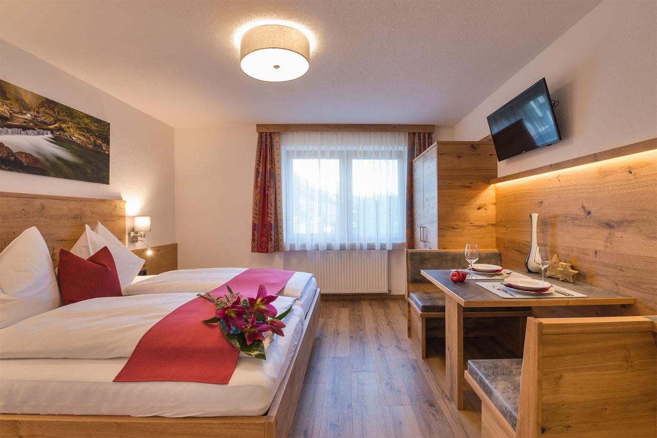 Alpenrose Appartements Burger Evelin 장크트안톤암아를베르크 외부 사진