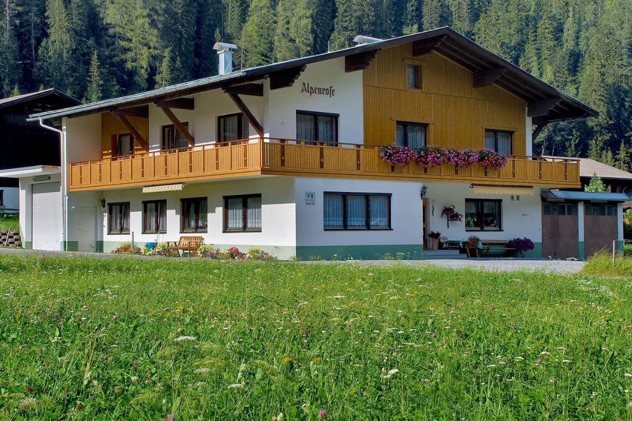 Alpenrose Appartements Burger Evelin 장크트안톤암아를베르크 외부 사진